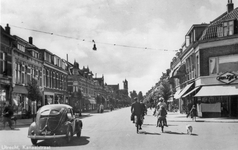 86757 Gezicht in de Kanaalstraat te Utrecht, vanaf de kruising met de Damstraat, uit het oosten.